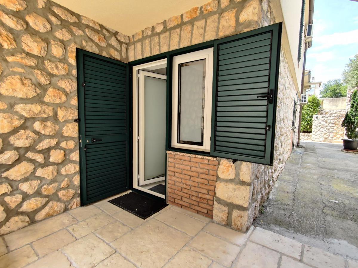 Biuk Apartments Novi Vinodolski Exterior foto
