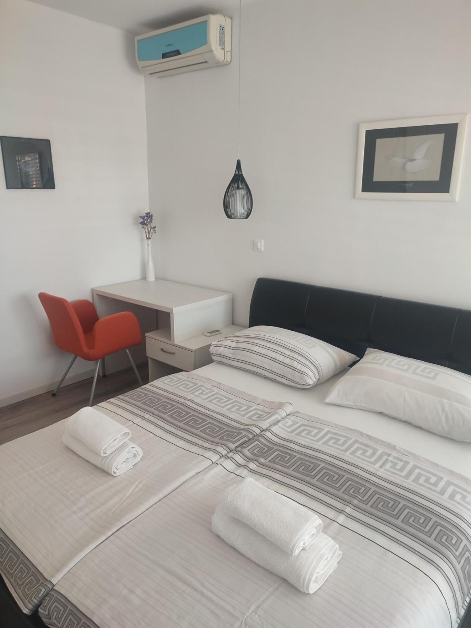 Biuk Apartments Novi Vinodolski Zimmer foto