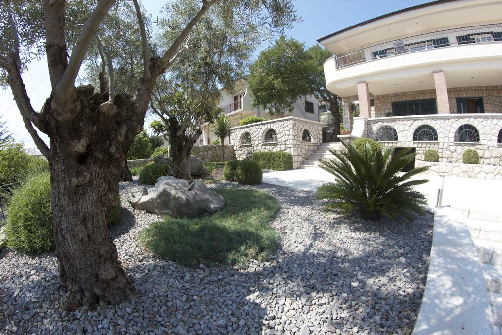 Biuk Apartments Novi Vinodolski Exterior foto